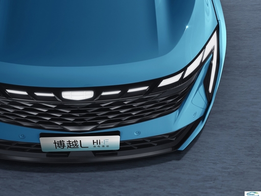 Ανακαλύψτε το υβριδικό Boyue L compact της Geely με σκούρο εσωτερικό χρώμα