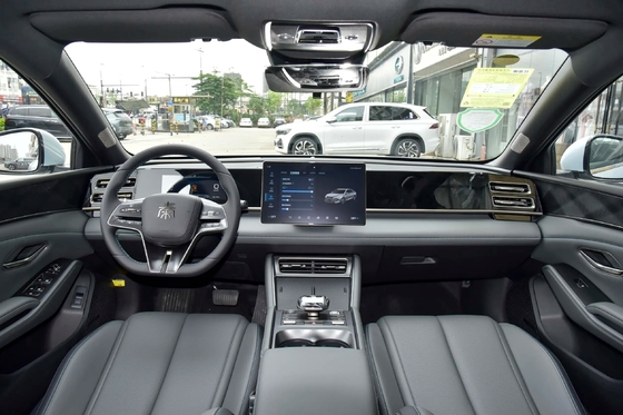 Το Qin L Dm-I-2024 της BYD, φιλικό προς το περιβάλλον διπλό κινητήρα Phev Sedan με 4 πόρτες Swing Open