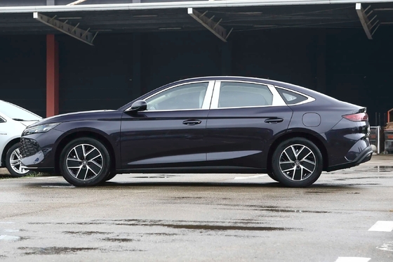 Μεσαίου μεγέθους Sedans Phev Car 2150Kg Μέγιστη μάζα πλήρους φορτίου Ενέργεια- φόρτιση για BYD
