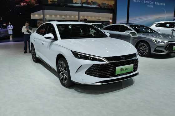 BYD Clean Energy Hybrid Qin L Dm-I-2024 Sedan Ένα μεσαίου μεγέθους Phev αυτοκίνητο με διπλό σύστημα κινητήρα