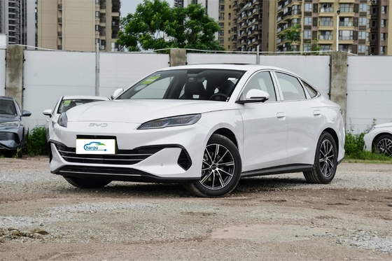 Το 1,5 λίτρων PHEV Sedan της Byd με μέγιστη μάζα πλήρους φόρτωσης 2150Kg για ασύγκριτη πολυτέλεια και άνεση.