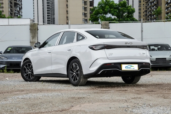 Το 1,5 λίτρων PHEV Sedan της Byd με μέγιστη μάζα πλήρους φόρτωσης 2150Kg για ασύγκριτη πολυτέλεια και άνεση.