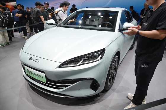 Βελτιστοποίηση 06Dm-I-2024 1.5L 120Km Smart Medium Seal για 4-θυρο Sedan PHEV αυτοκίνητο BYD