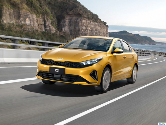 KIA K3 1.5L 1.4T Βενζινοκίνητο Σεντάν με ηλεκτρικό πίσω παράθυρο και ένα κλειδί ανύψωσης