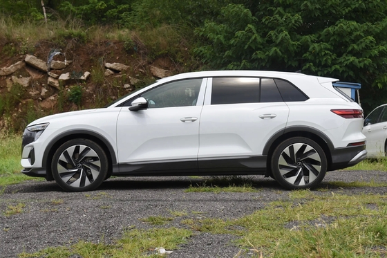 SUV City Ride-On Car Q5 E-Tron-50 E-Tron Quattro Shining Brocade Suit Ηλεκτρικό όχημα