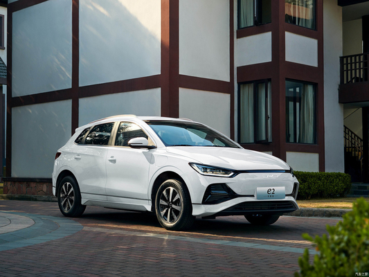 Η ηλεκτρική σεντάν BYD E2 της Chongqing Hanpu Automobile είναι προσιτή και ενεργειακή.