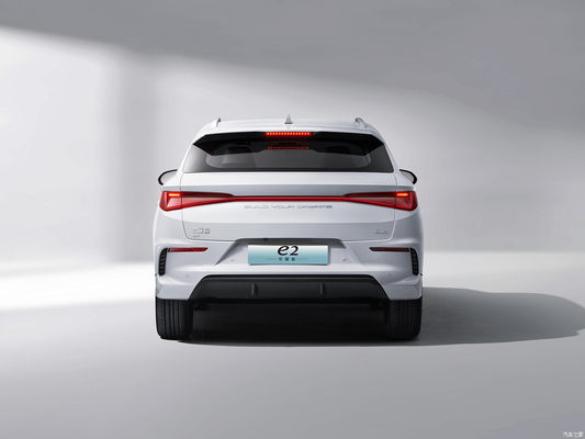 Η ηλεκτρική σεντάν BYD E2 της Chongqing Hanpu Automobile είναι προσιτή και ενεργειακή.