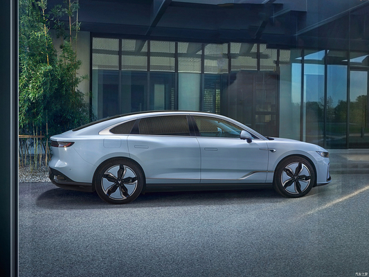 Το Voyah Lantu κυνηγά το φως ZHUIGUANG EV PHEV Sedan 730km Range Ηλεκτρικό Plug-in Υβριδικό